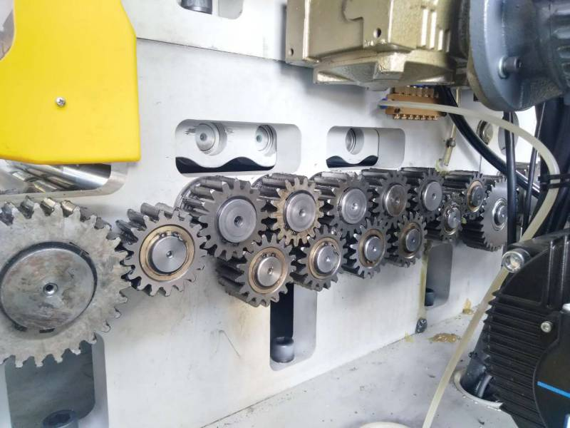 مقارنة بين التغذية الهوائية والتغذية الميكانيكية