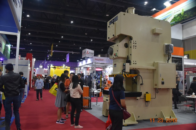 هيكل ومبدأ وحدة التغذية الأوتوماتيكية لمكبس الطاقة