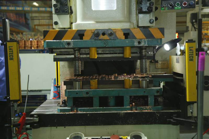 ختم التكنولوجيا في صناعة السيارات