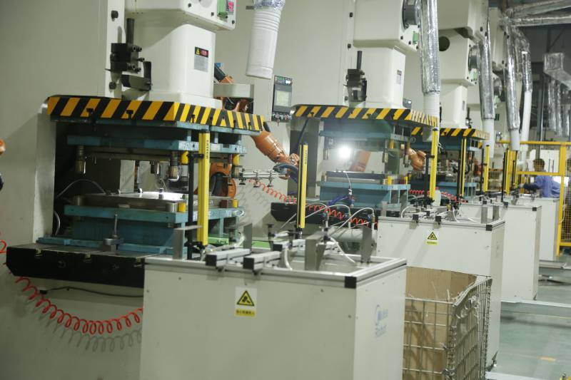 ما هي خصائص الصحافة الميكانيكية والصحافة الهيدروليكية؟