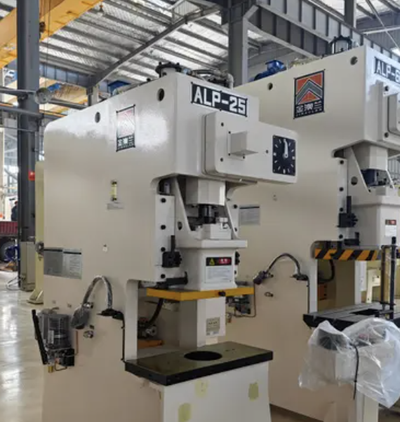 تعرف على آلة الضغط الكهربائية ذات الإطار C: مبدأ العمل والتشغيل